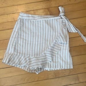 INTERMIX EXCLUSIVE SKORT